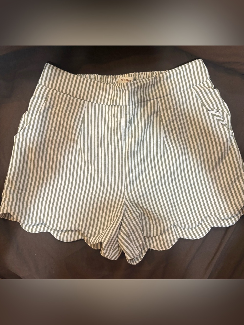 Striped Scallop-Hem Shorts - White & Olive